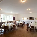 Отель Weinbek 3*